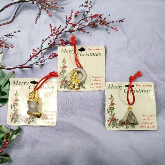 MERRY CHRISTMAS PEWTER GRAY TREE ORNAMENTS. - Picture 1 of 2